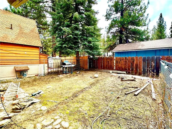 $328,000 | 924 West Aeroplane Boulevard, Big Bear City, CA 92314