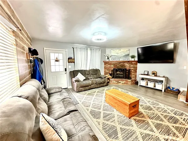 $328,000 | 924 West Aeroplane Boulevard, Big Bear City, CA 92314