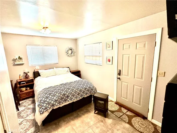 $328,000 | 924 West Aeroplane Boulevard, Big Bear City, CA 92314