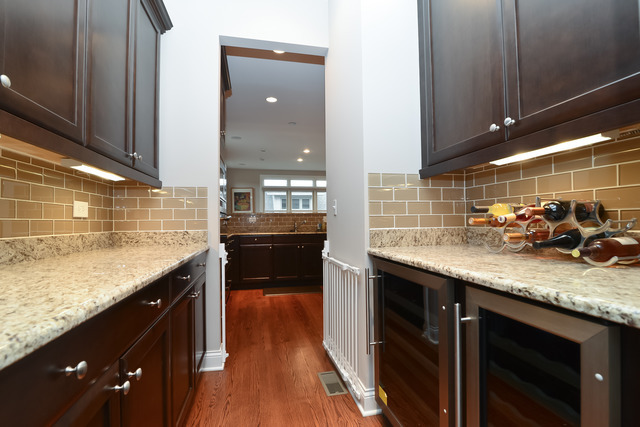 1401 South Emerald Avenue Chicago, IL 60607 - Photo 5 of 12 a kitchen with a sink and cabinets