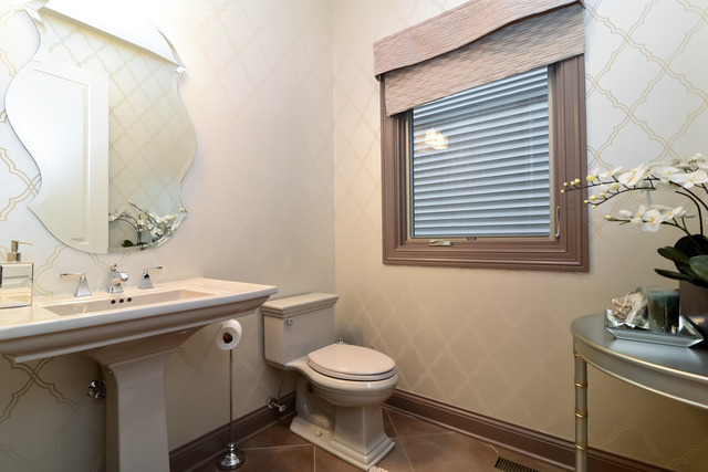 1401 South Emerald Avenue Chicago, IL 60607 - Photo 9 of 12 a bathroom with a toilet a sink and mirror