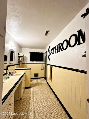 $247,500 | 1936 Ave H, Levelland, TX 79336