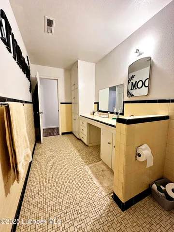 $247,500 | 1936 Ave H, Levelland, TX 79336