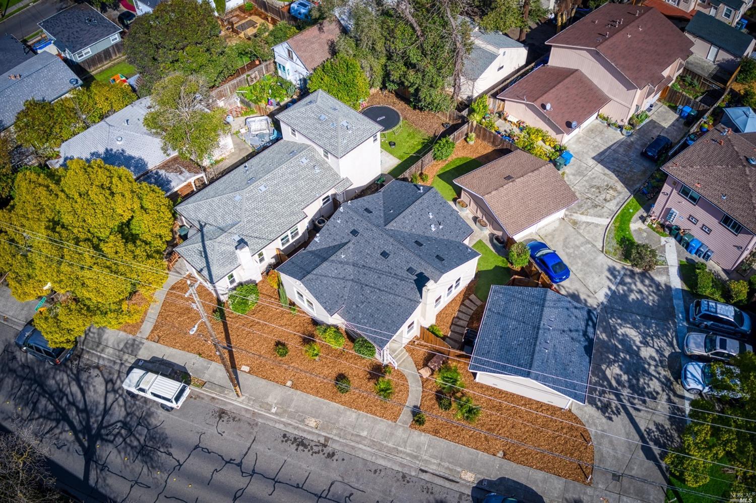 Aerial photo (from left to right) of 926 Morgan St., 924 Morgan St., and the attached 2 individual garages (lower right).