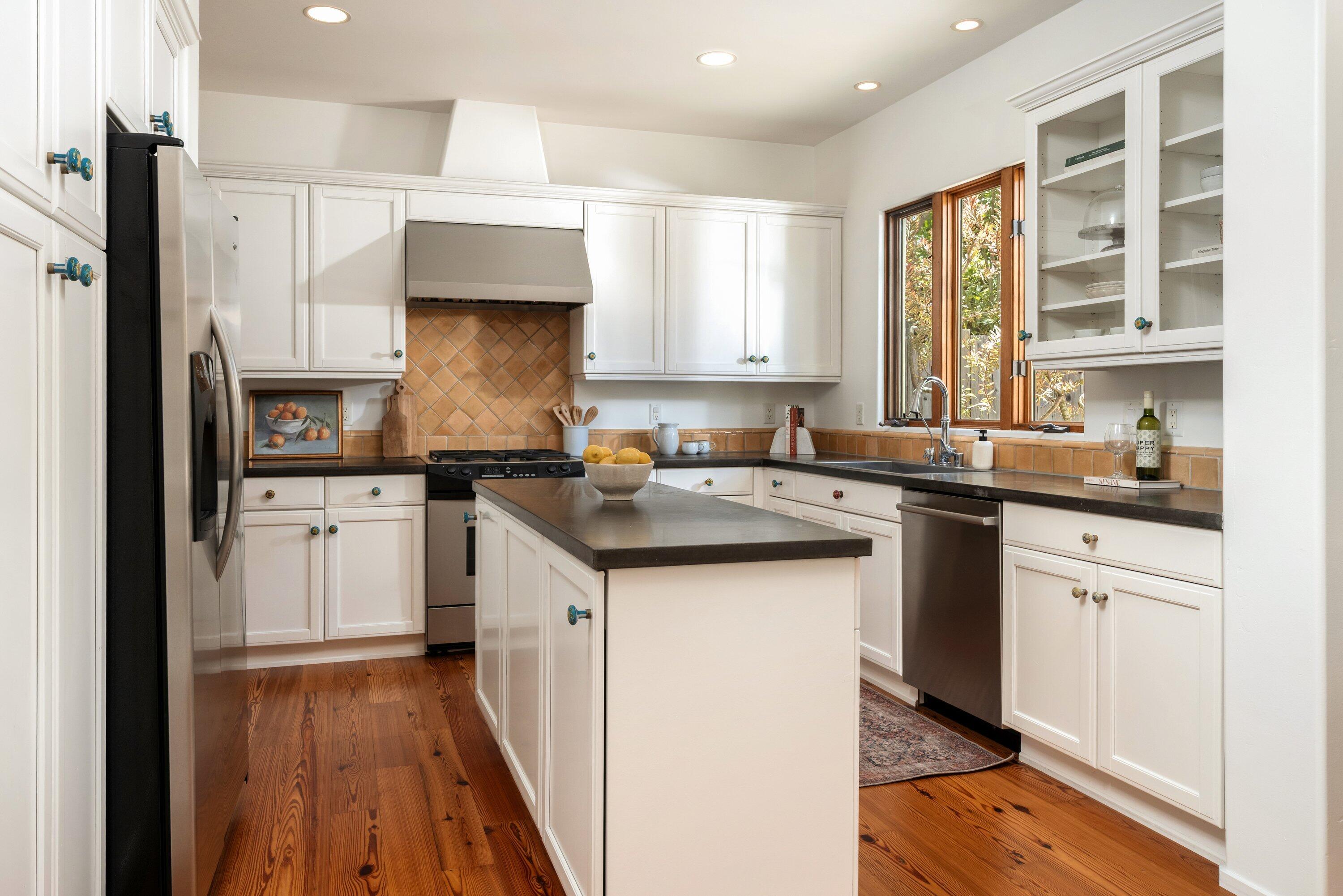1011 Rinconada Road, Unit B Santa Barbara, CA 93101 - Photo 9 of 26 Kitchen