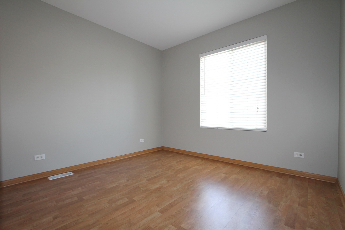 3159 Cambria Court Aurora, IL 60503 - Photo 14 of 20 an empty room with a window