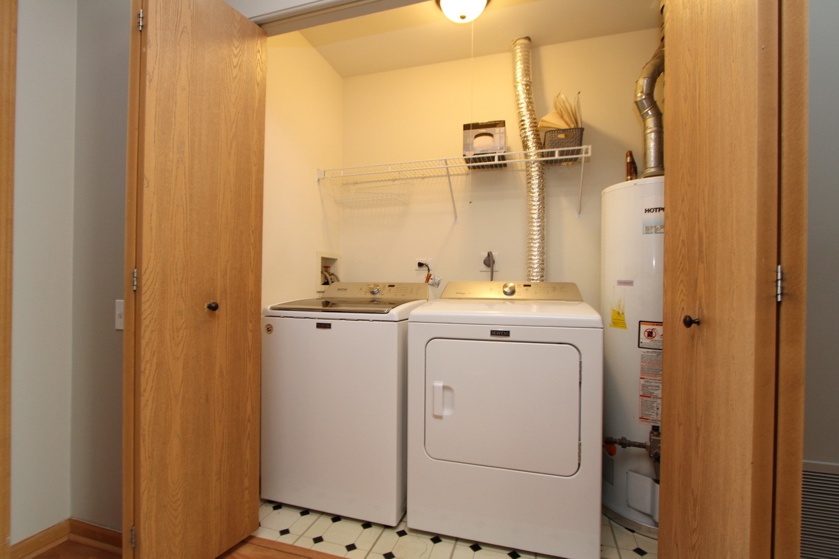 3159 Cambria Court Aurora, IL 60503 - Photo 17 of 20 a bathroom with a sink and a mirror