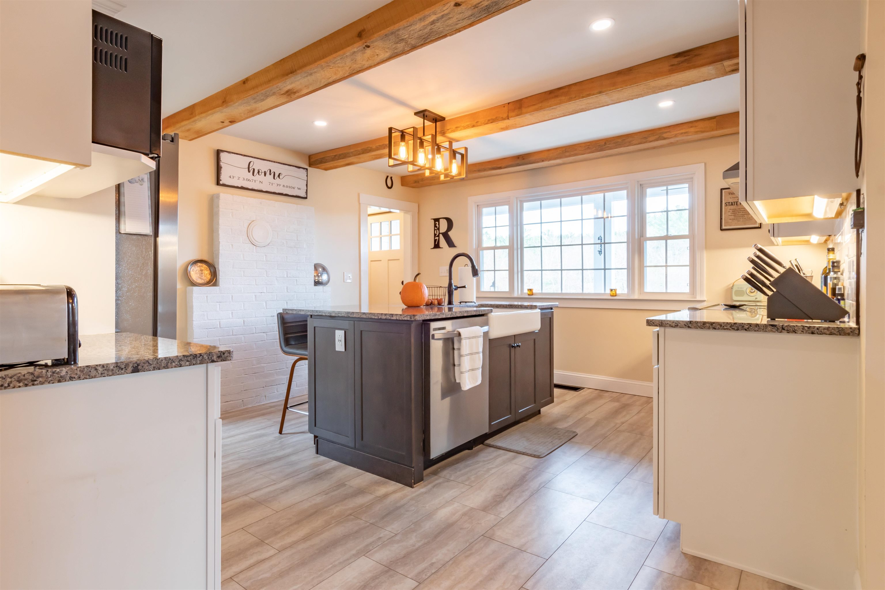 397 Riverdale Road Weare, NH 03281 - Photo 4 of 40