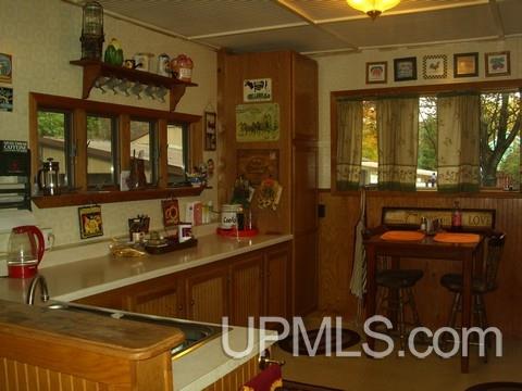 6672 65 Road Gladstone, MI 49837 - Photo 2 of 21