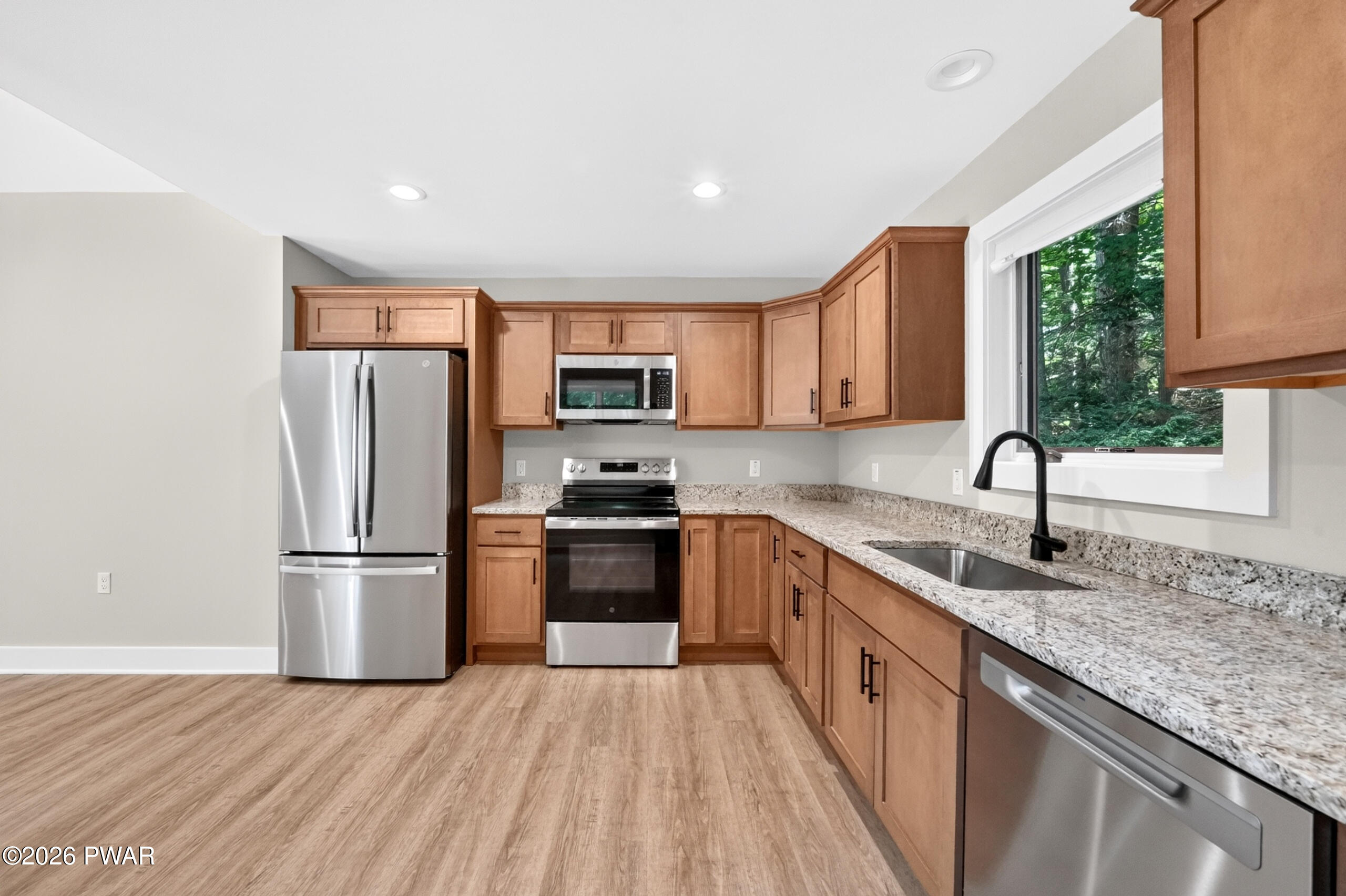215 Lennon Road Greentown, PA 18426 - Photo 4 of 33