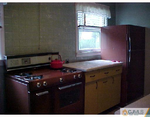 57 Tunison Road New Brunswick, NJ 08901 - Photo 7 of 10 Gallery Image 7