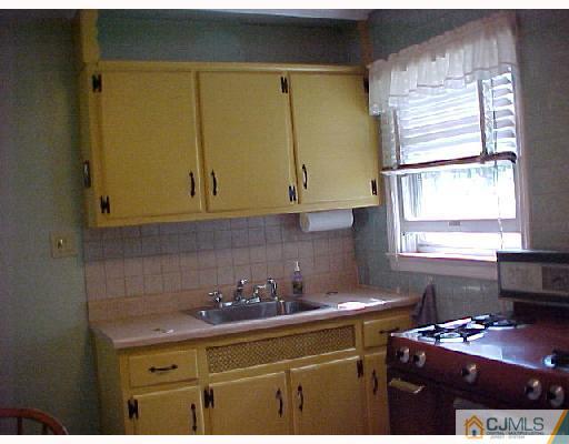 57 Tunison Road New Brunswick, NJ 08901 - Photo 8 of 10 Gallery Image 8