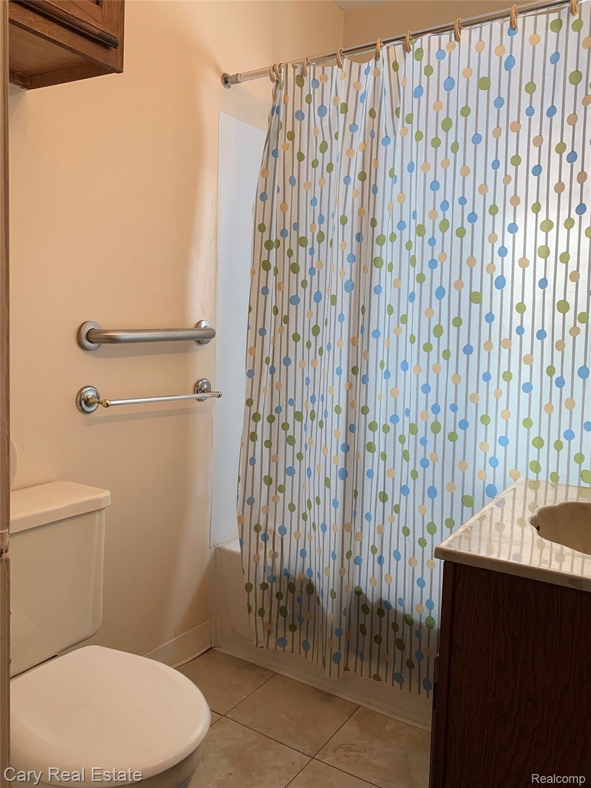 125 Ruppert Street Commerce Township, MI 48382 - Photo 23 of 28 Bathroom