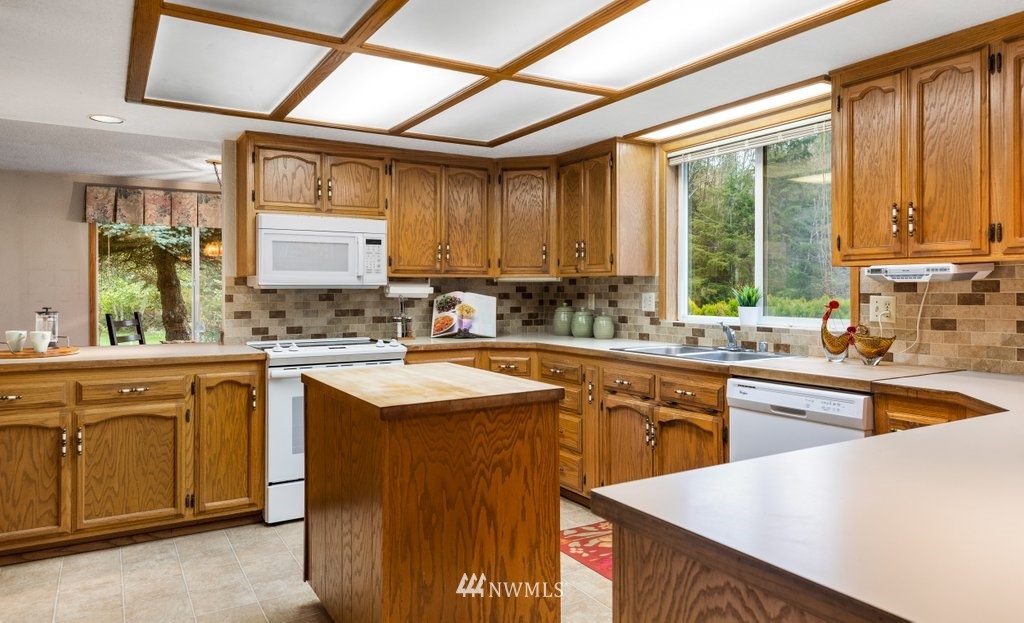 1273 Silver Lake Road Oak Harbor, WA 98277 - Photo 11 of 32 Gallery Image 11