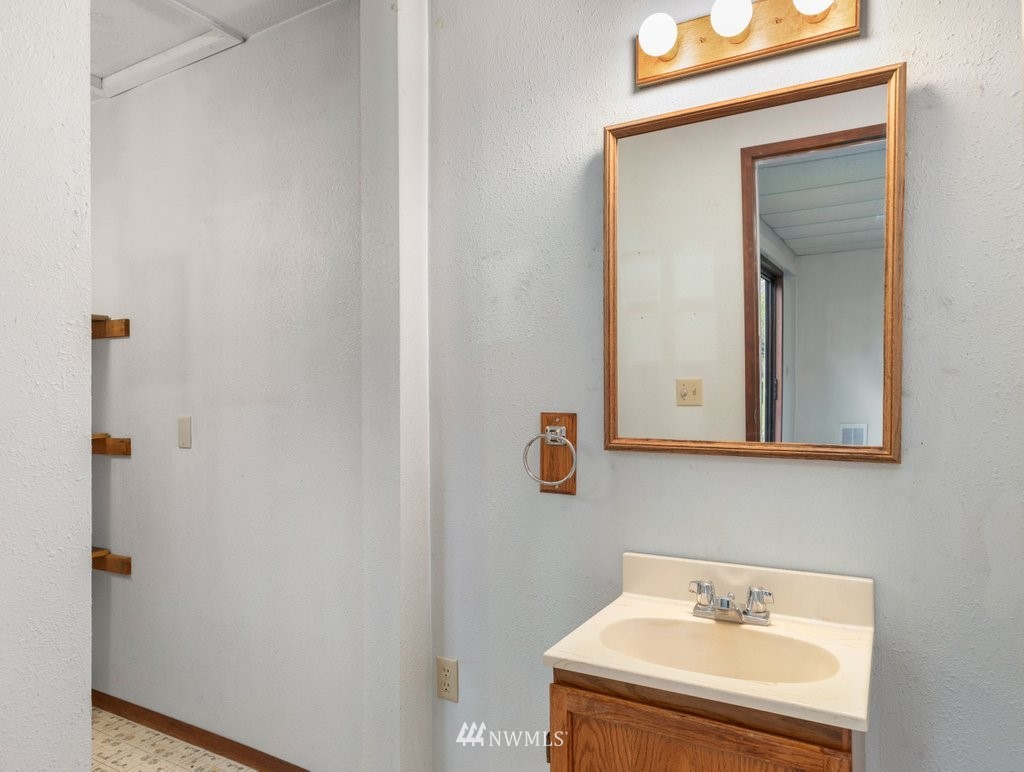 1273 Silver Lake Road Oak Harbor, WA 98277 - Photo 25 of 32 Gallery Image 25