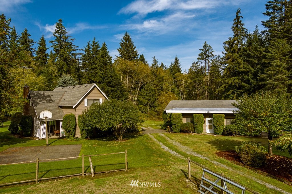 1273 Silver Lake Road Oak Harbor, WA 98277 - Photo 4 of 32 Gallery Image 4