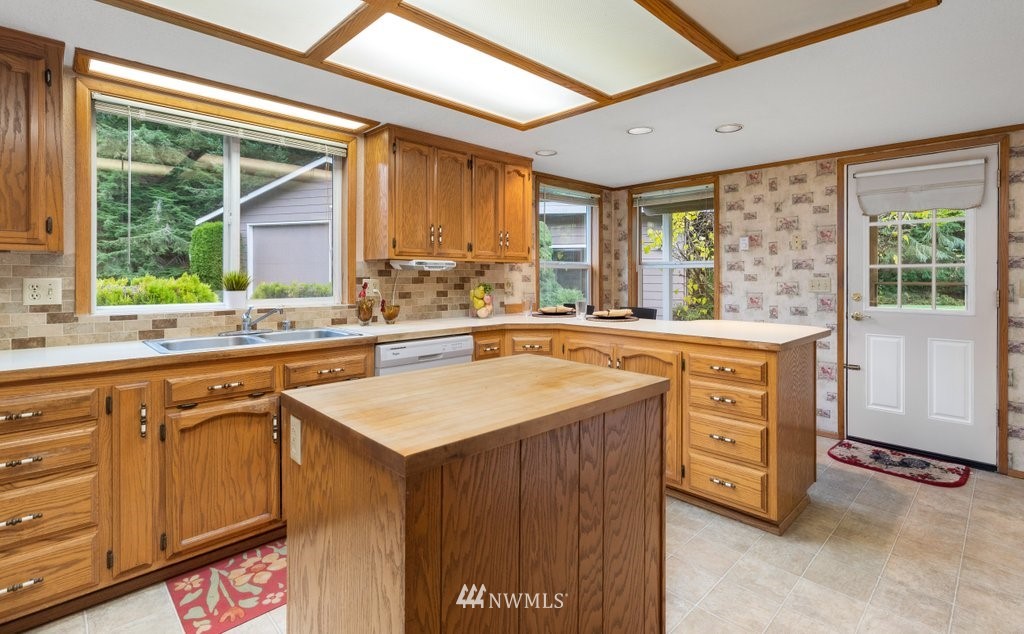 1273 Silver Lake Road Oak Harbor, WA 98277 - Photo 10 of 32 Gallery Image 10