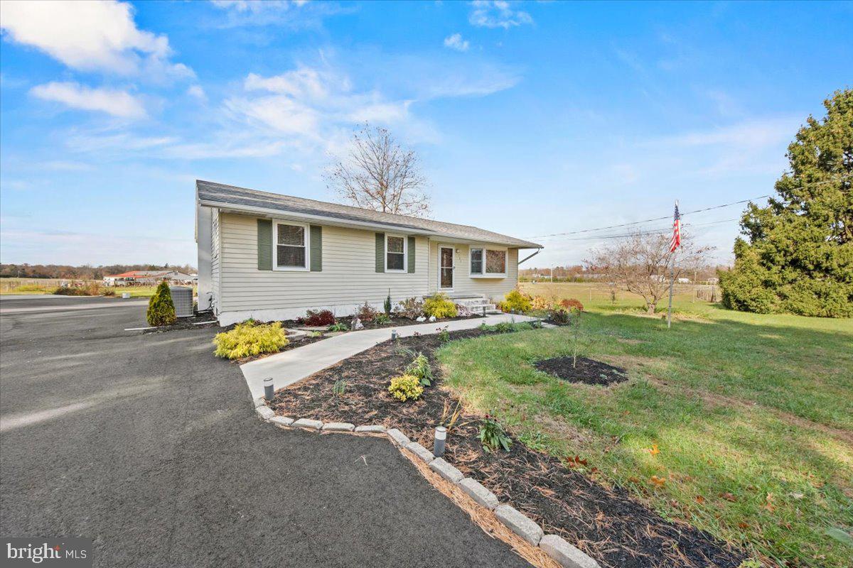 484 Centerton Road Bridgeton, NJ 08302 - Photo 37 of 49 a view of a house with swimming pool and a yard