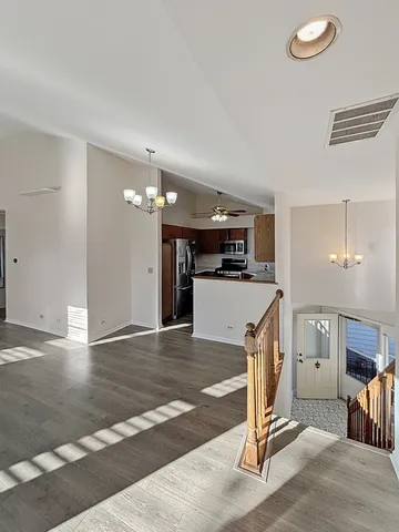 $2,200 | 404 West Hamilton Drive, Palatine, IL 60067