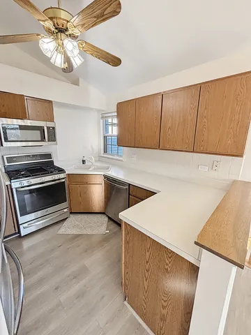 $2,200 | 404 West Hamilton Drive, Palatine, IL 60067