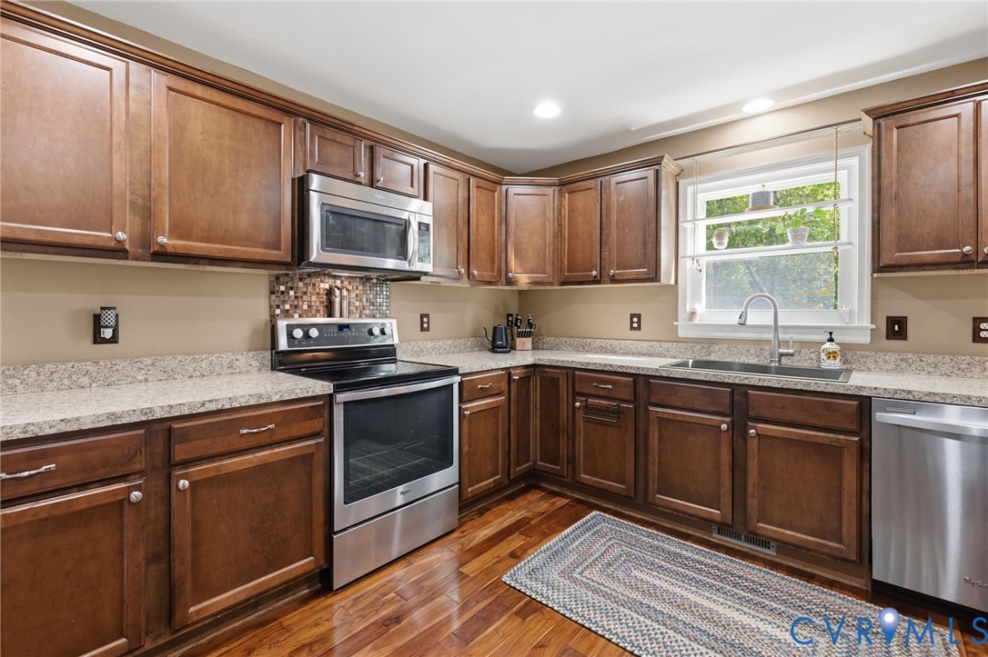 9006 Shawonodasee Road Chesterfield, VA 23832 - Photo 8 of 34