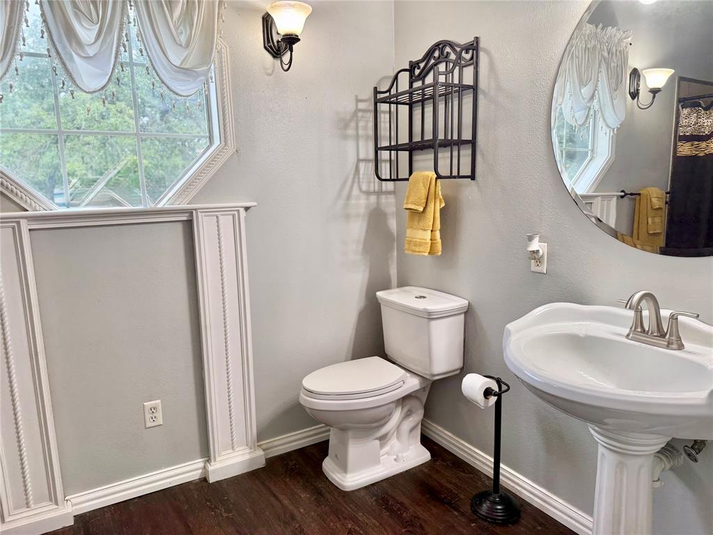 4216 Greenwood Road Weatherford, TX 76088 - Photo 13 of 26 2nd bath