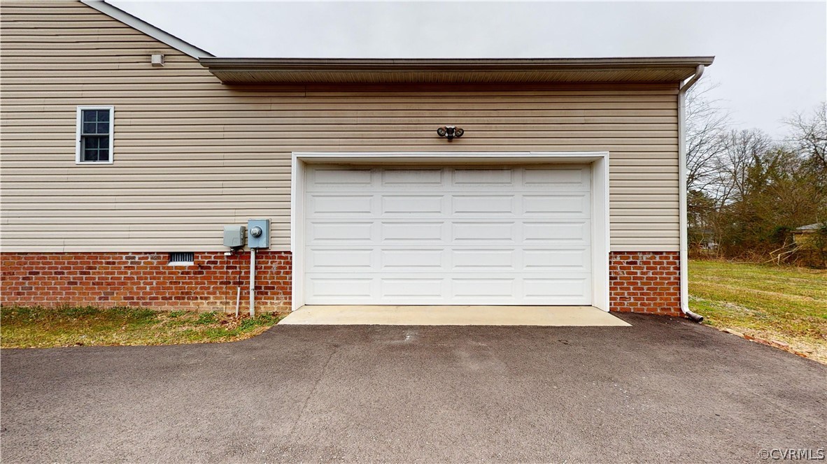 7411 Cumbermeade Road Richmond, VA 23237 - Photo 20 of 21 Attached garage side entry