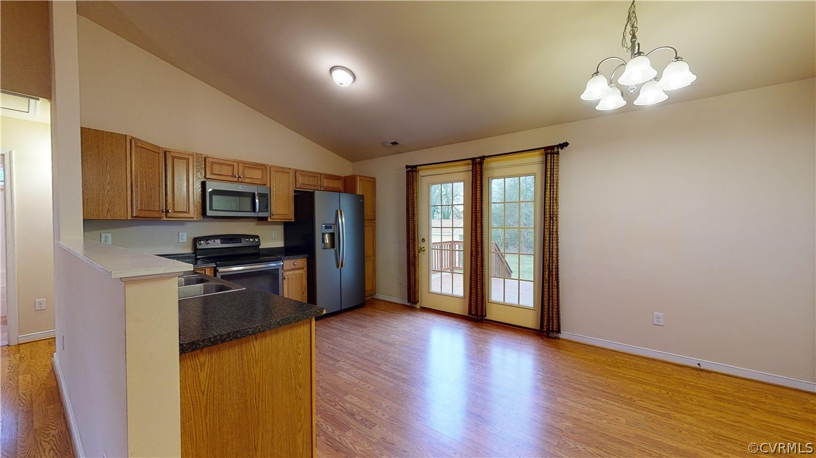 Eat-in kitchen