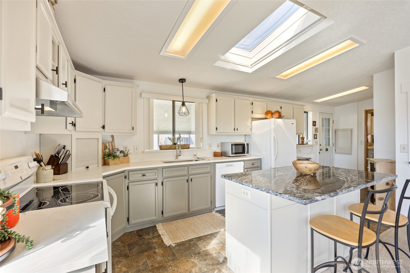 2240 West Broadway Avenue, Unit 225 Moses Lake, WA 98837 - Photo 14 of 39