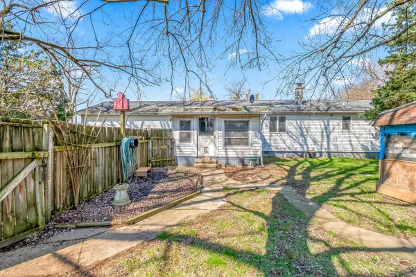 $169,600 | 1171 South Meridian Road, Hudson, MI 49247