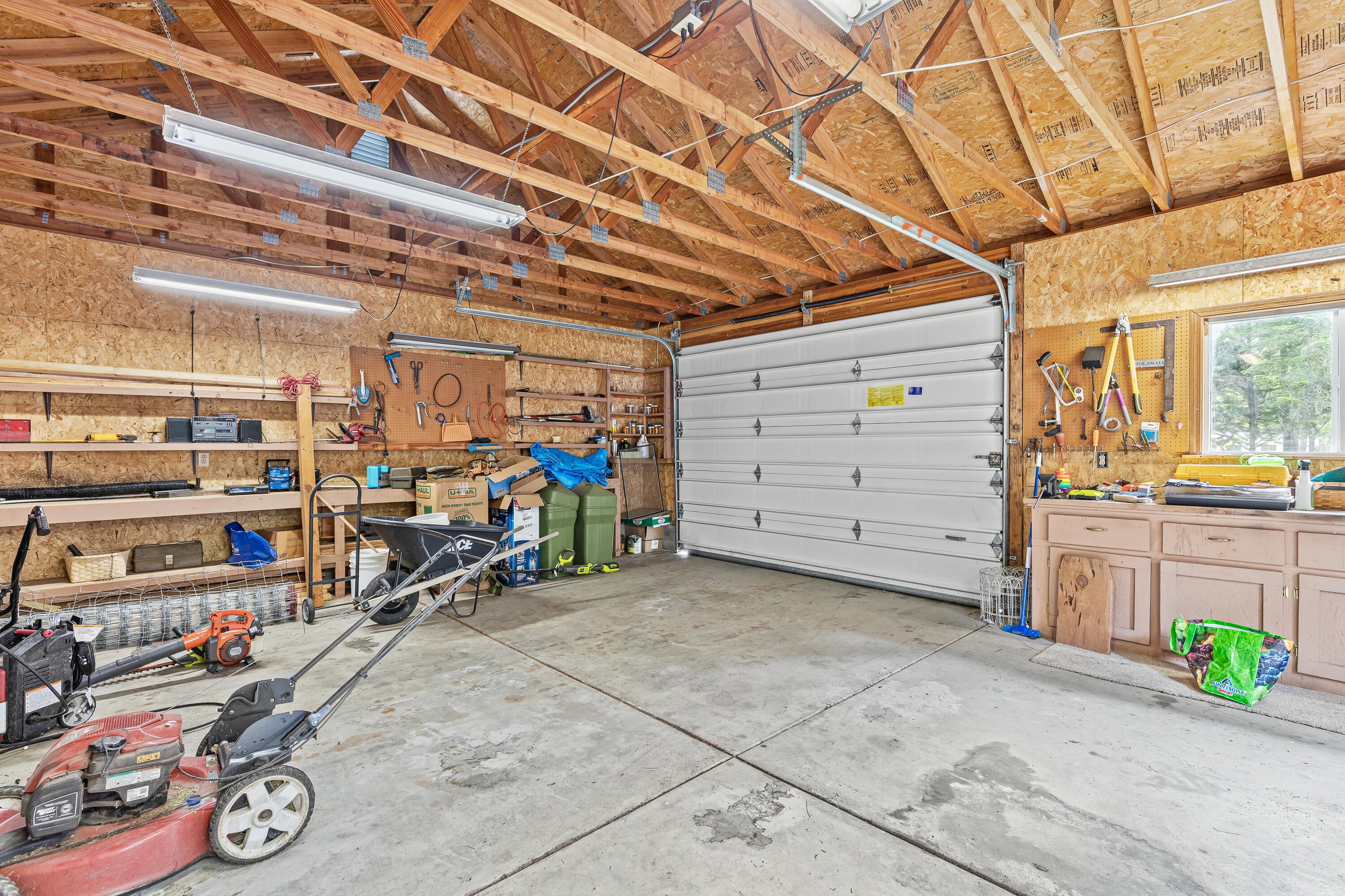 876 Minthorne Road Rogue River, OR 97537 - Photo 27 of 43 9R9A5152