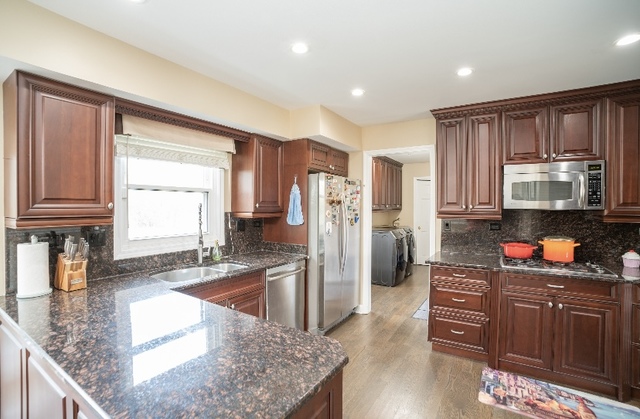 4138 Rutgers Lane Northbrook, IL 60062 - Photo 6 of 24