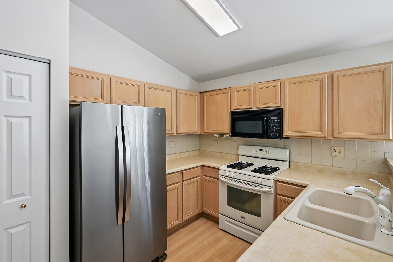 298 Haber Road Cary, IL 60013 - Photo 14 of 39 Gallery Image 14