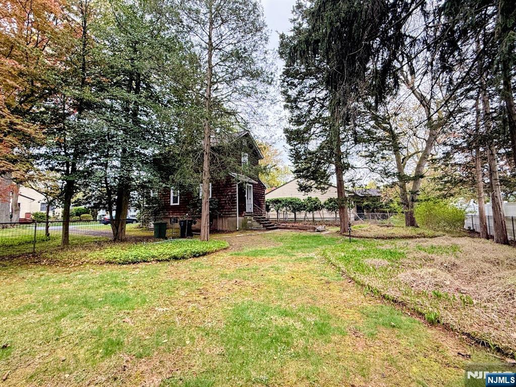431 Cedar Avenue Paramus, NJ 07652 - Photo 2 of 7