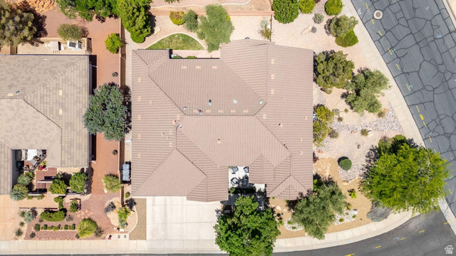 1609 East 10 S Street St. George, UT 84790 - Photo 4 of 68 Terracotta tile roof structure complemented by desert landscaping and an integrated driveway