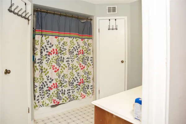 a view of utility room
