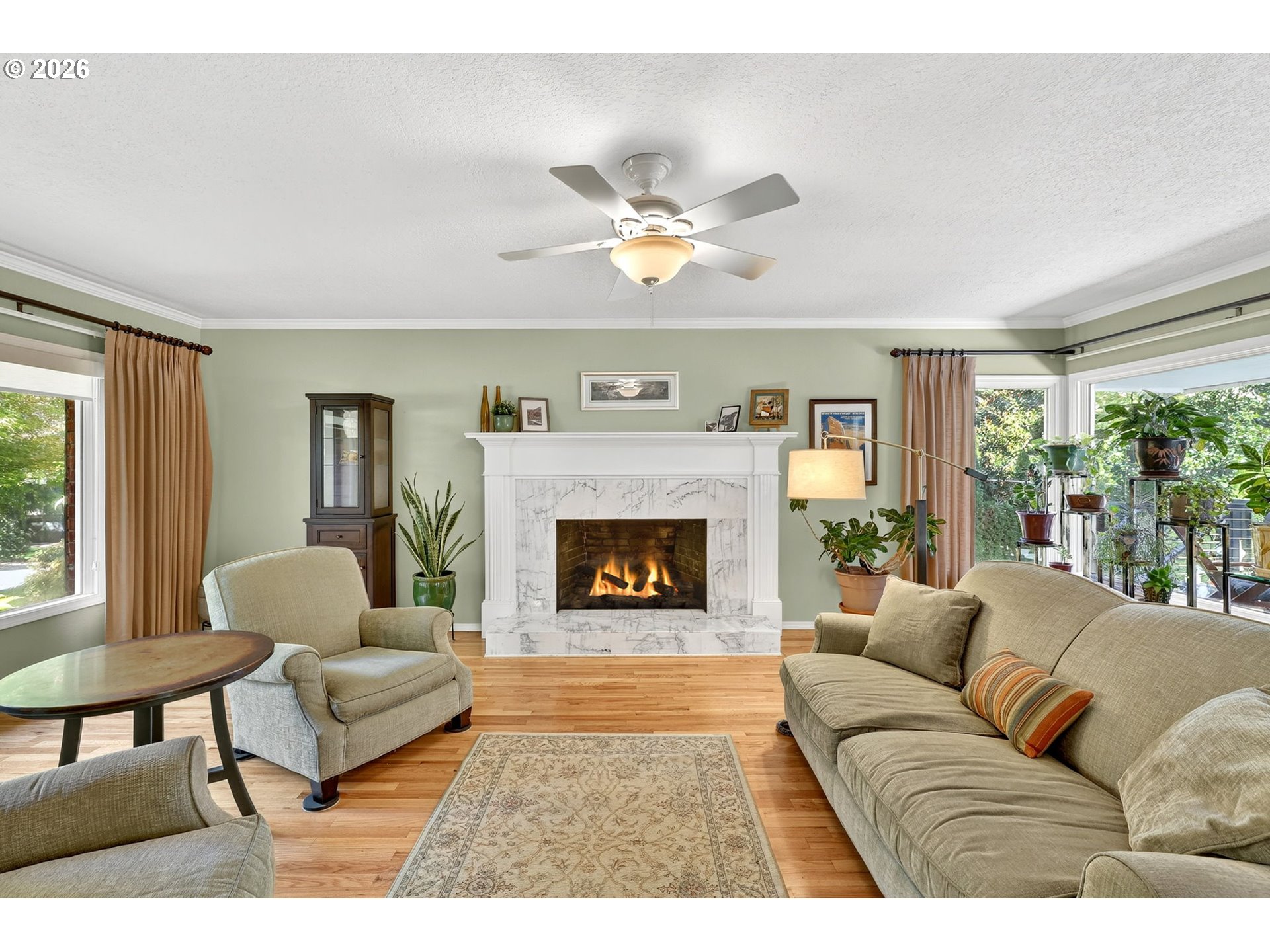 1620 Southwest Maplecrest Drive Portland, OR 97219 - Photo 11 of 48 Family Room