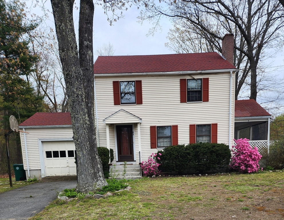 92 Lexington Road Billerica, MA 01821 - Photo 1 of 10 a front view of a house with garden