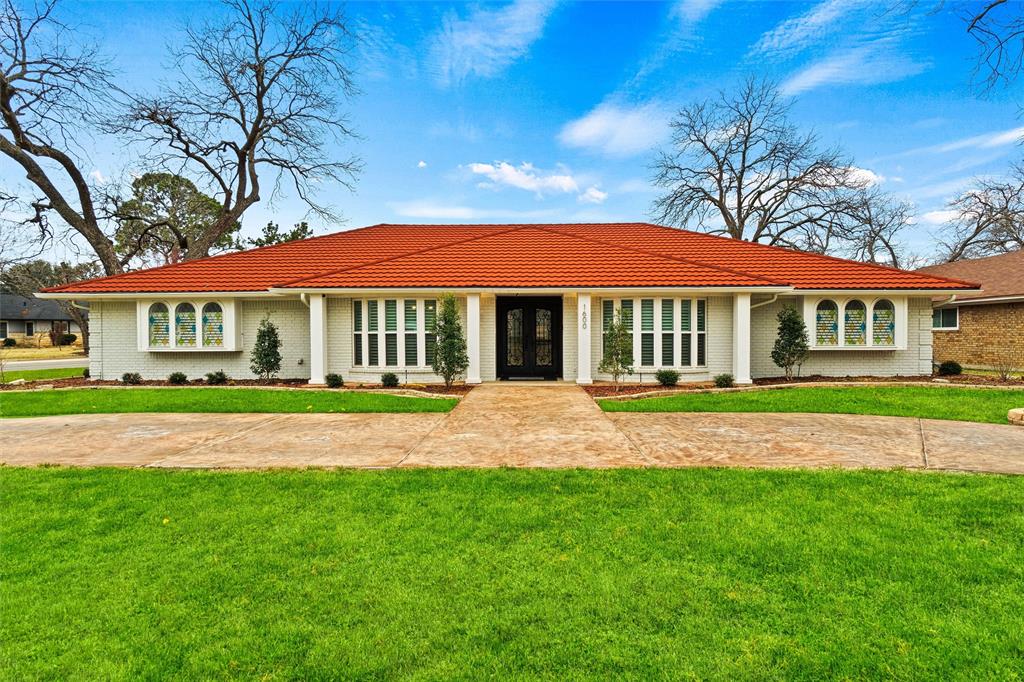 1600 Glasgow Drive Arlington, TX 76015 - Photo 1 of 1 a front view of a house with a yard table and chairs