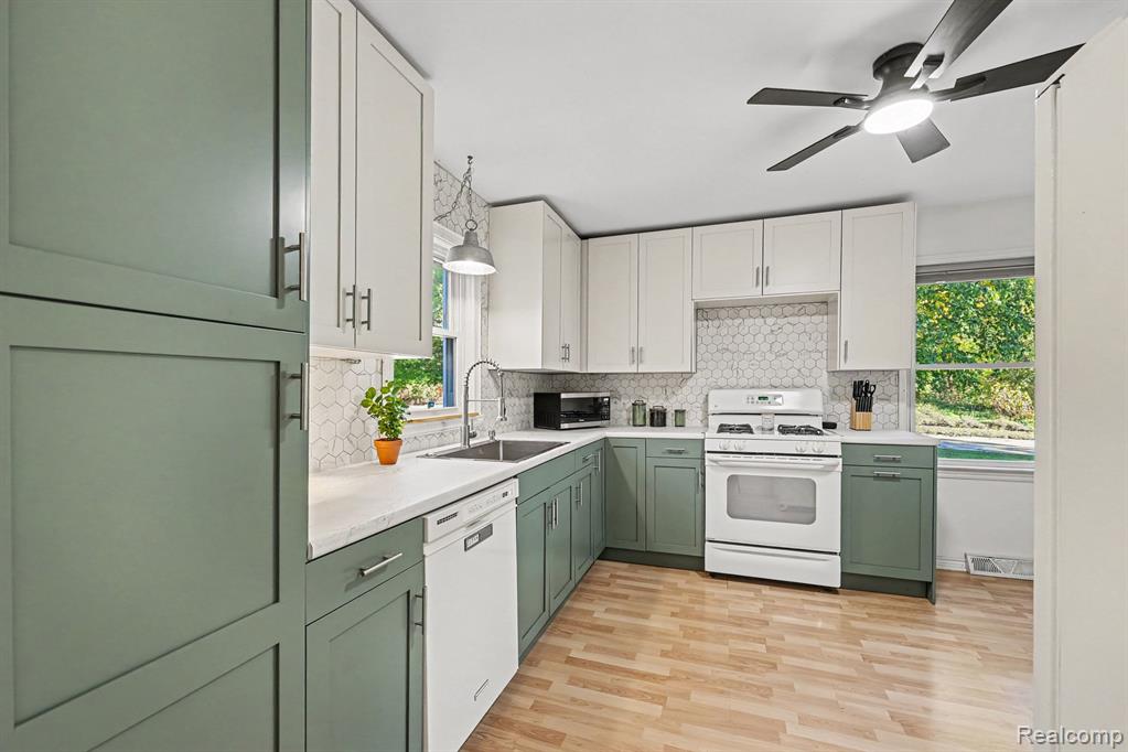 160 Collier Road Auburn Hills, MI 48326 - Photo 7 of 38 Gallery Image 7