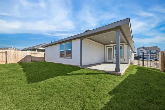 $2,300 | 5000 Hazelnut Lane, Del Valle, TX 78617