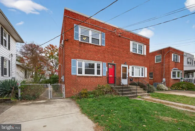 $3,300 | 107 East Del Ray Avenue, Alexandria, VA 22301