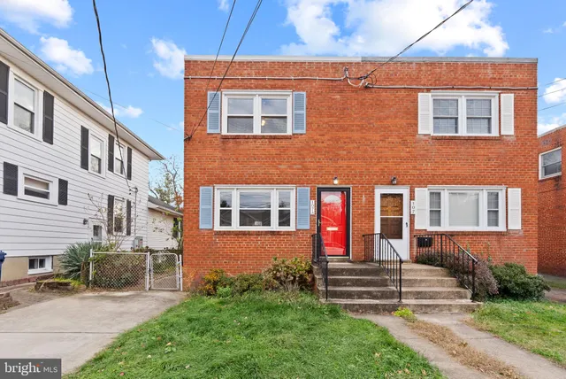 $3,300 | 107 East Del Ray Avenue, Alexandria, VA 22301