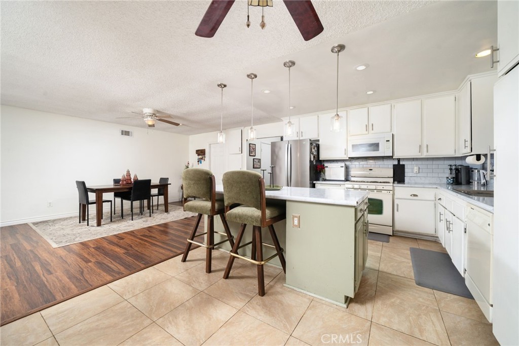 3282 Gallion Circle Riverside, CA 92503 - Photo 15 of 38 Kitchen/dining room