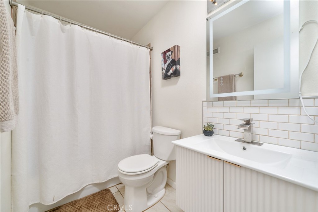 3282 Gallion Circle Riverside, CA 92503 - Photo 19 of 38 Bathroom 1