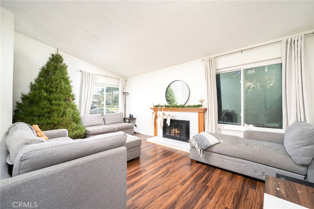 3282 Gallion Circle Riverside, CA 92503 - Photo 9 of 38 Living room