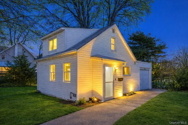 $489,000 | 136 North Delaware Avenue, Lindenhurst, NY 11757