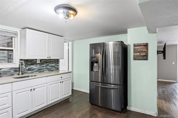 $445,000 | 136 North Delaware Avenue, Lindenhurst, NY 11757