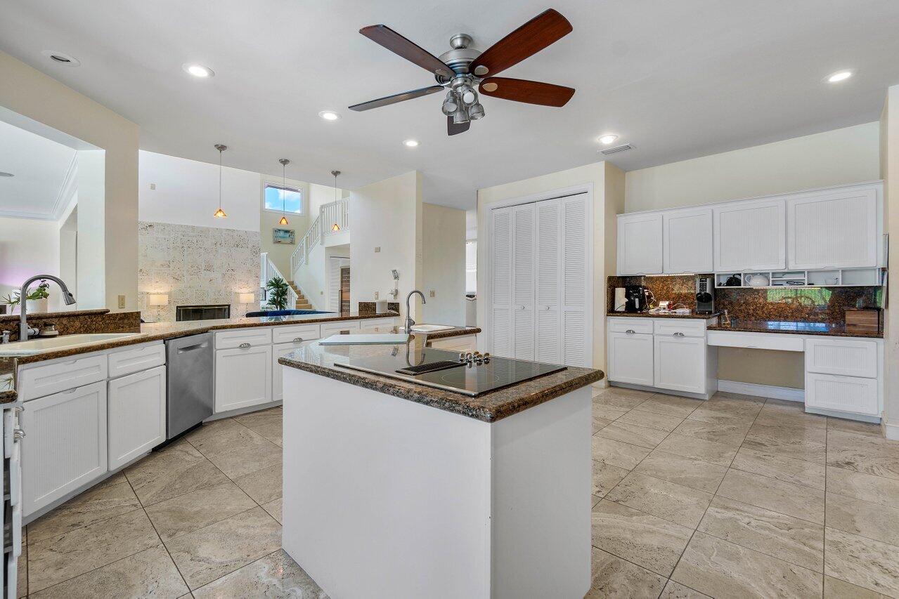 7939 Mandarin Drive Boca Raton, FL 33433 - Photo 16 of 51 kitchen