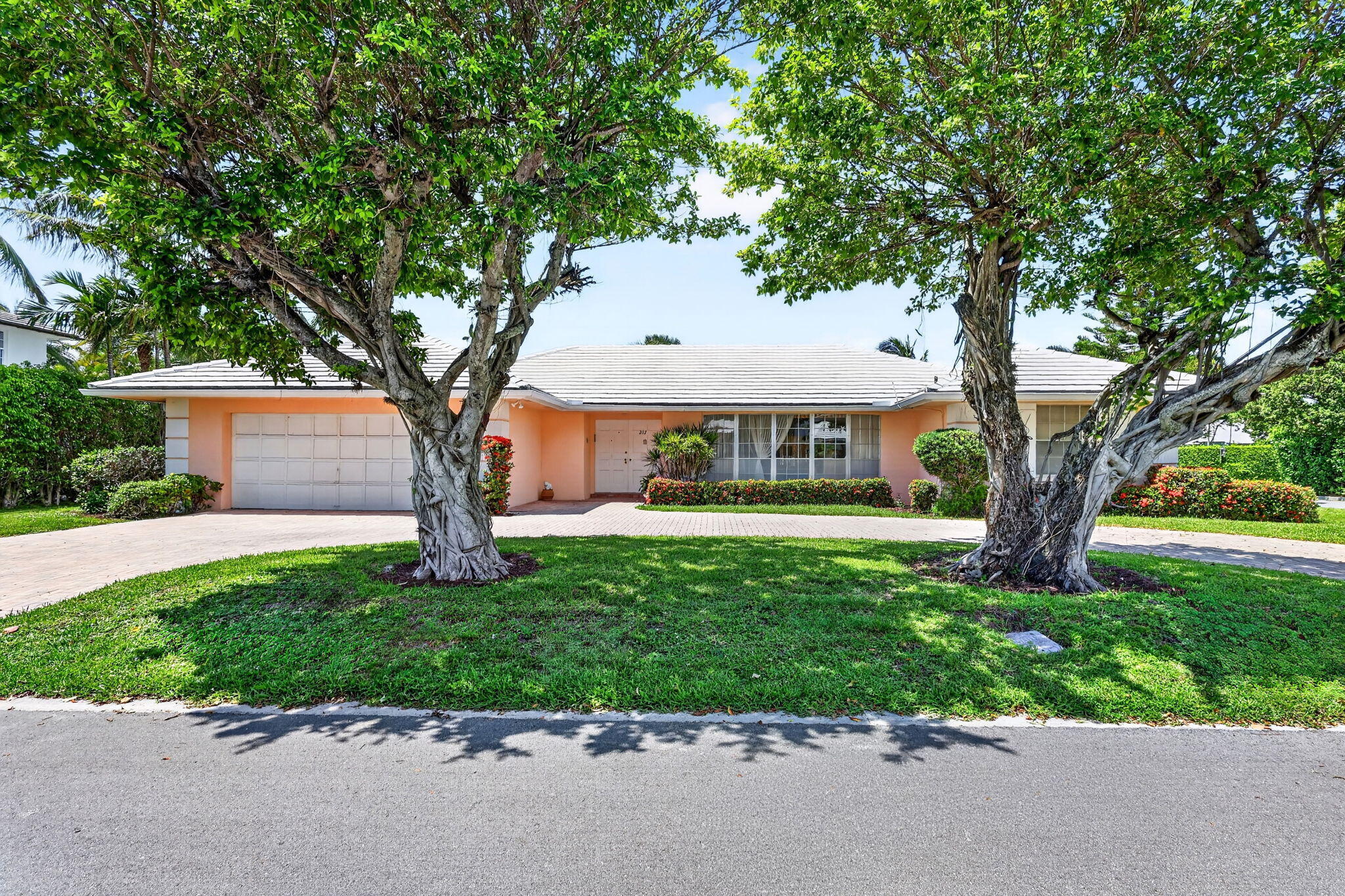217 Plantation Road Palm Beach, FL 33480 - Photo 3 of 41 3-web-or-mls-5P1A6281